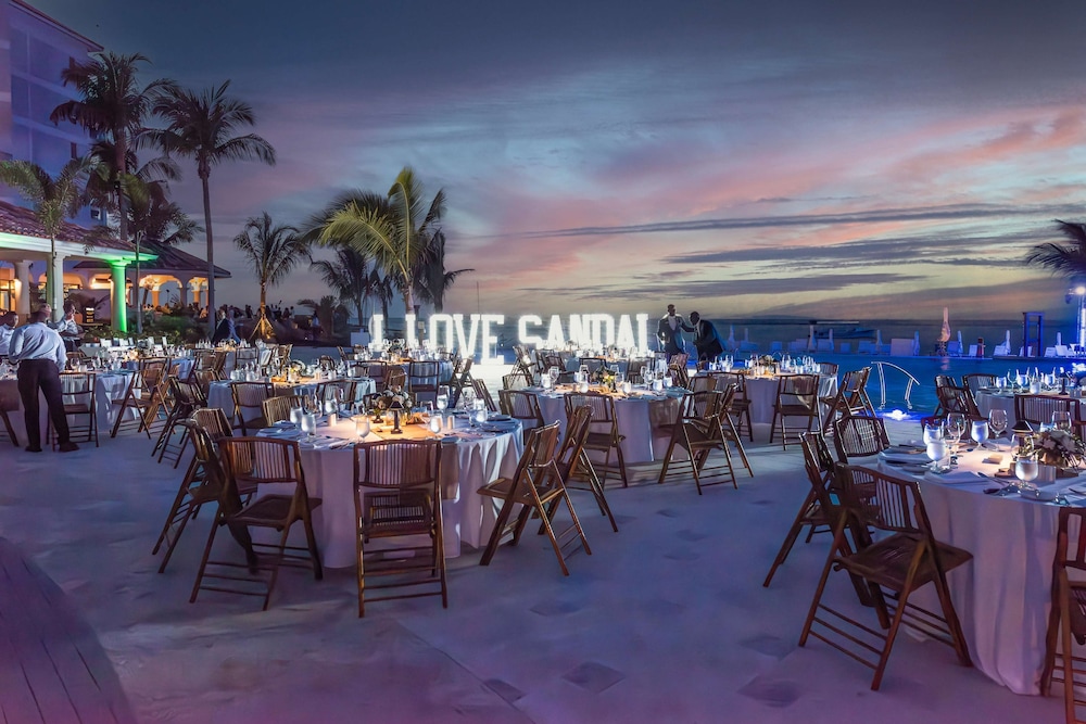 Sandals Jamaica Dunn's River All Inclusive Adults Only — Restaurant & bars in Ocho Rios