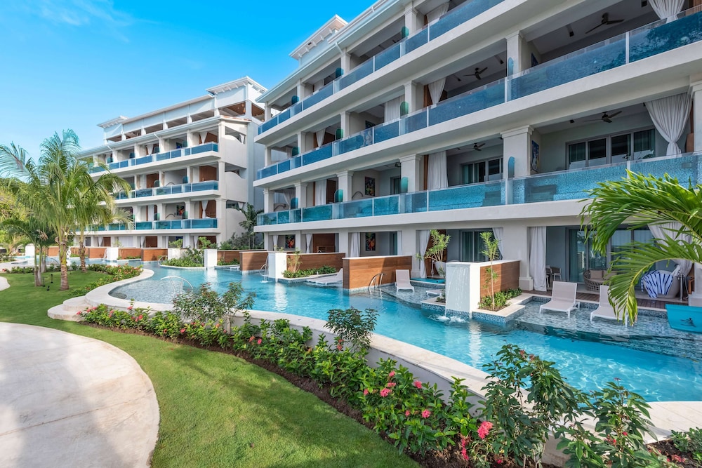 Sandals Jamaica Dunn's River All Inclusive Adults Only — Hotel building in Ocho Rios