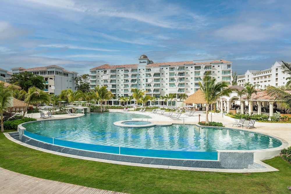 Sandals Jamaica Dunn's River All Inclusive Adults Only — Swimming pool in Ocho Rios