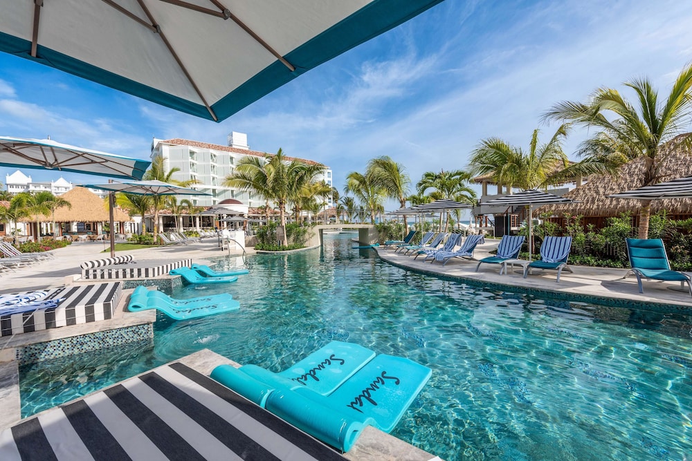 Sandals Jamaica Dunn's River All Inclusive Adults Only — Swimming pool in Ocho Rios