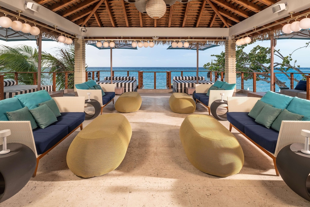 Sandals Jamaica Dunn's River All Inclusive Adults Only — Restaurant & bars in Ocho Rios
