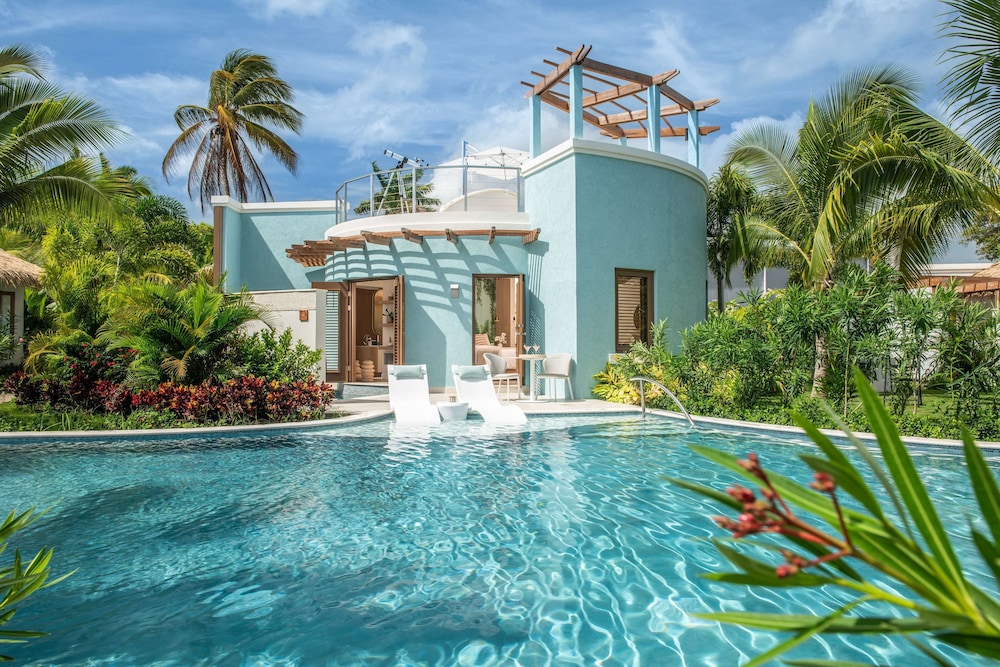 Sandals Jamaica Dunn's River All Inclusive Adults Only — Swimming pool in Ocho Rios