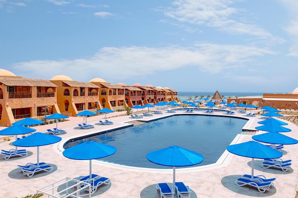 Pickalbatros Villaggio Resort - Portofino Marsa Alam — Swimming pool in Marsa Alam, Red Sea