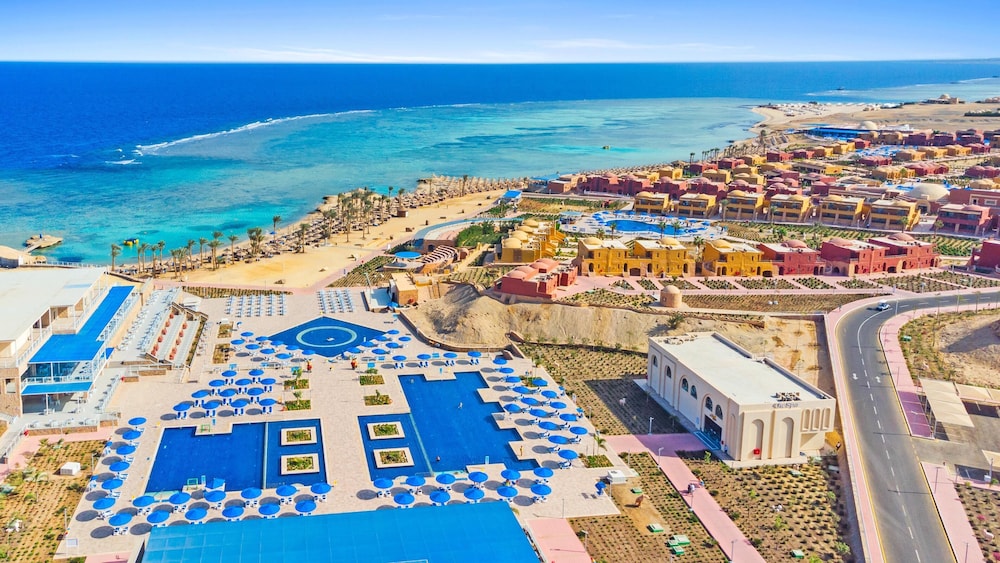 Pickalbatros Villaggio Resort - Portofino Marsa Alam — Swimming pool in Marsa Alam, Red Sea
