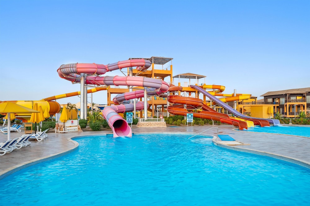 Pickalbatros Villaggio Resort - Portofino Marsa Alam — Swimming pool in Marsa Alam, Red Sea