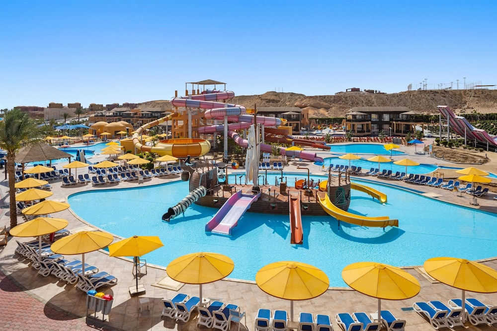 Pickalbatros Villaggio Resort - Portofino Marsa Alam — Swimming pool in Marsa Alam, Red Sea