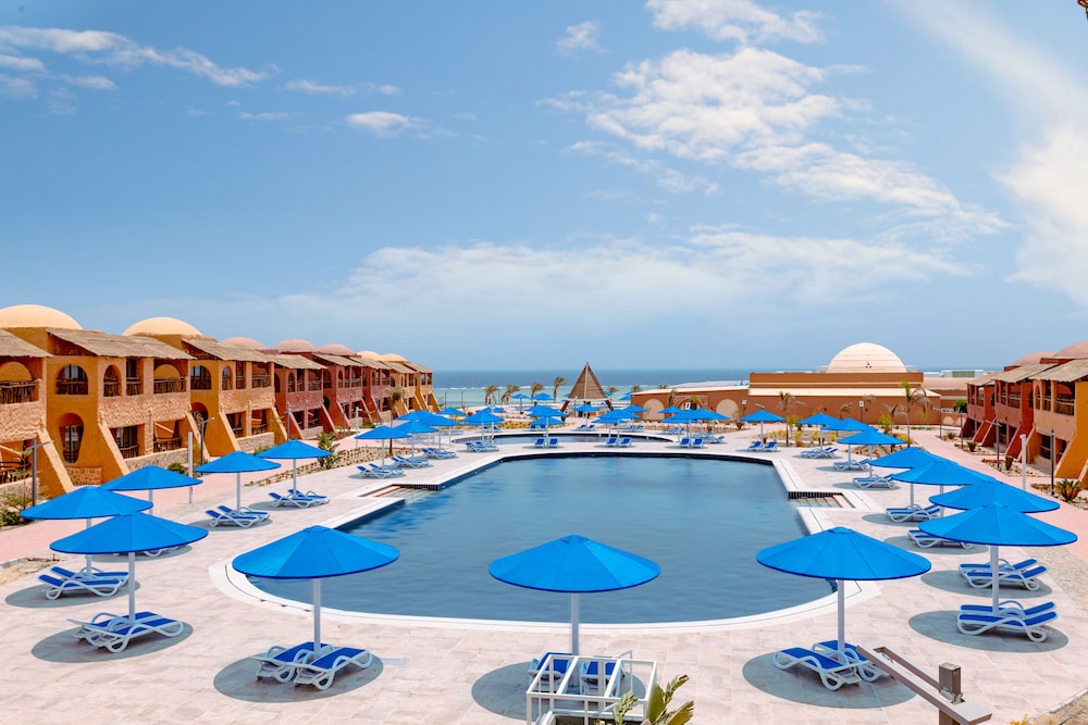 Pickalbatros Villaggio Resort - Portofino Marsa Alam — Swimming pool in Marsa Alam, Red Sea
