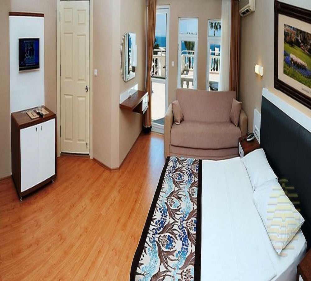Azak Hotel — Hotel rooms in Alanya
