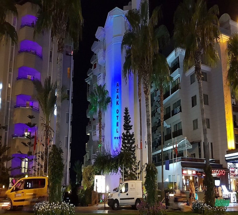Azak Hotel — Hotel building in Alanya