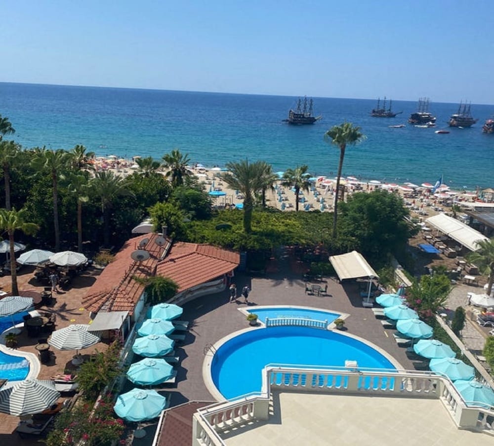 Azak Hotel — Beach in Alanya