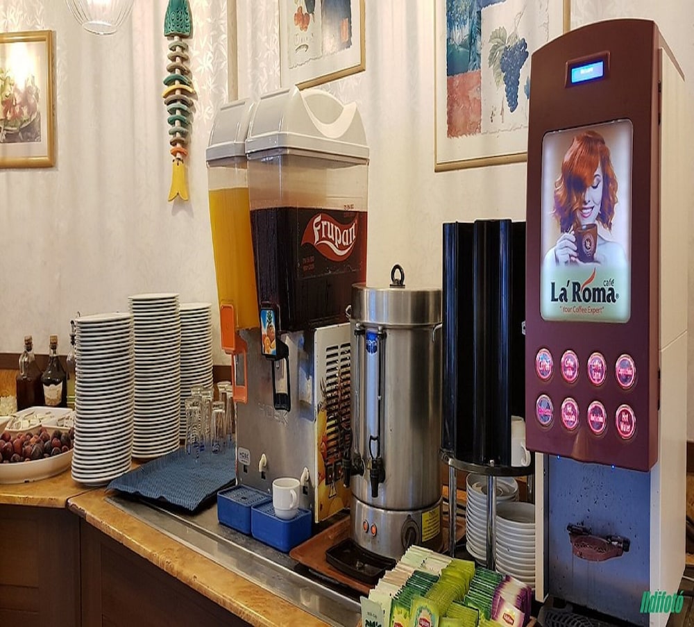 Azak Hotel — Restaurant & bars in Alanya