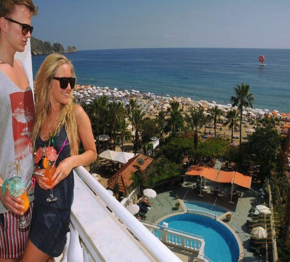 Azak Hotel — Beach in Alanya