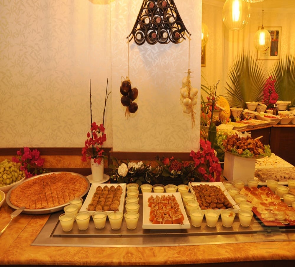 Azak Hotel — Restaurant & bars in Alanya