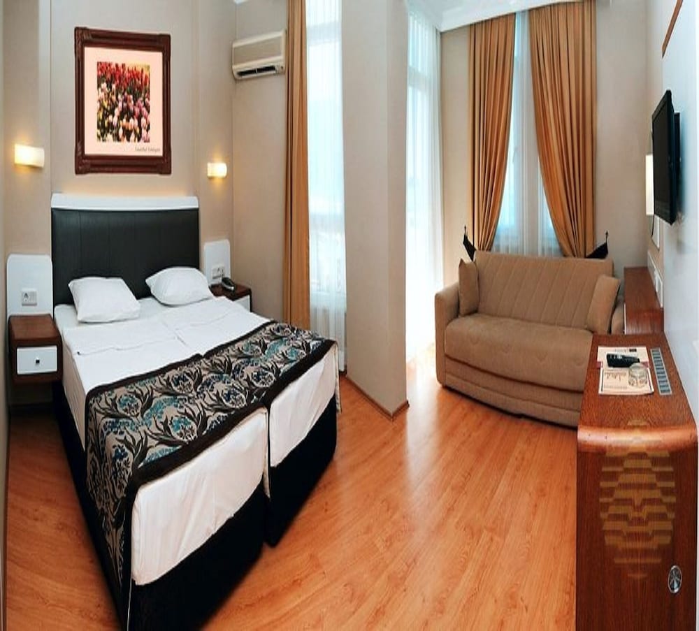 Azak Hotel — Hotel rooms in Alanya