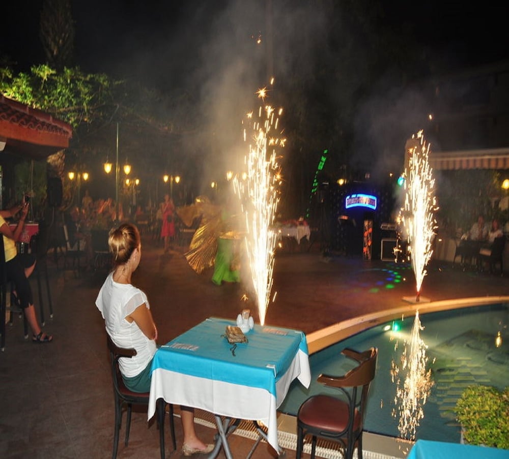 Azak Hotel — Restaurant & bars in Alanya