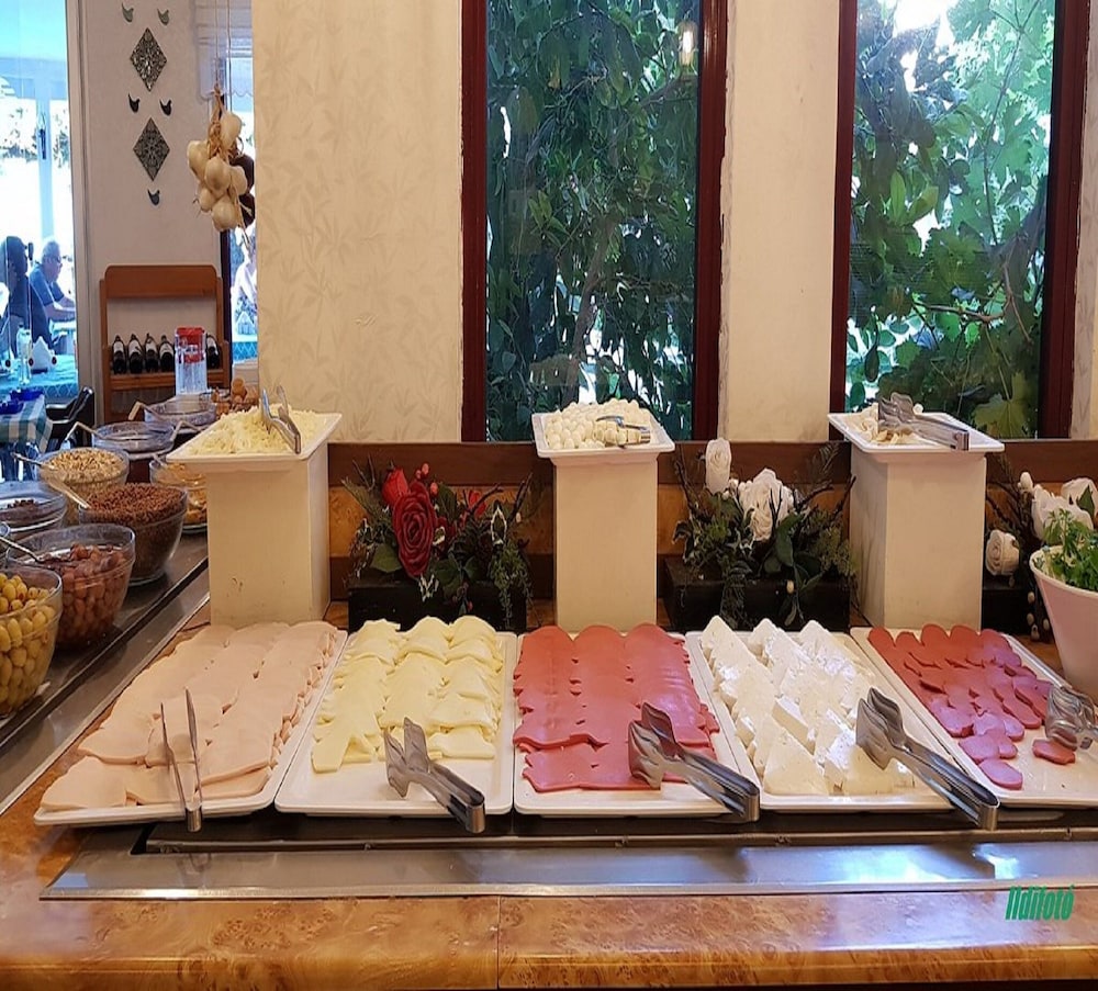Azak Hotel — Restaurant & bars in Alanya