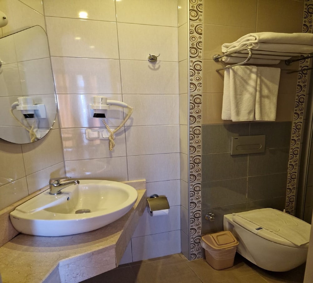 Azak Hotel — Hotel rooms in Alanya