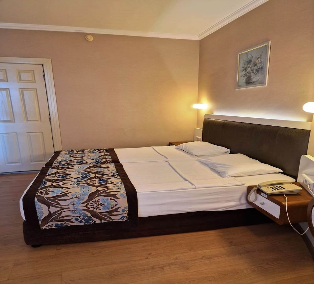 Azak Hotel — Hotel rooms in Alanya