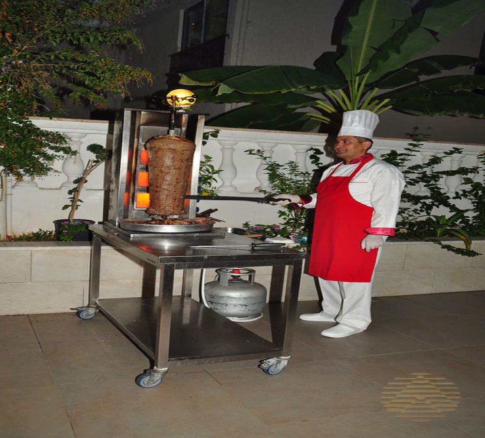 Azak Hotel — Restaurant & bars in Alanya