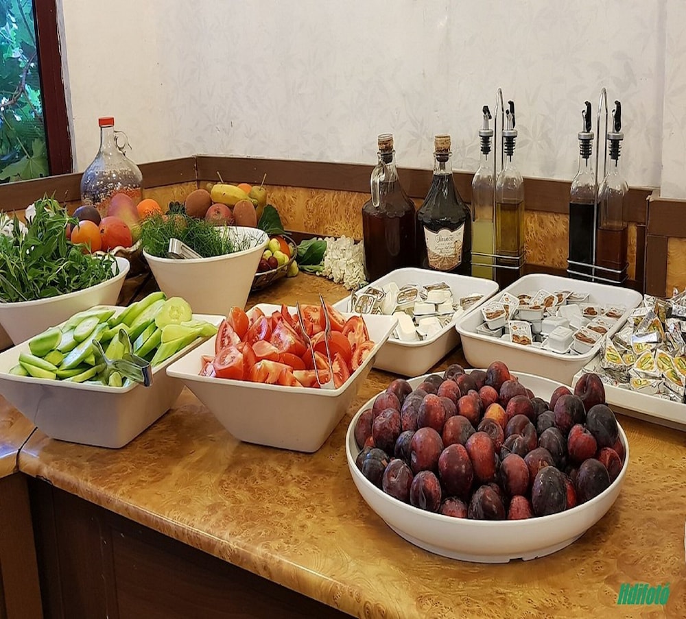 Azak Hotel — Restaurant & bars in Alanya