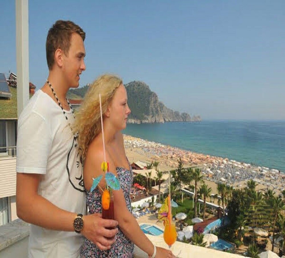 Azak Hotel — Beach in Alanya