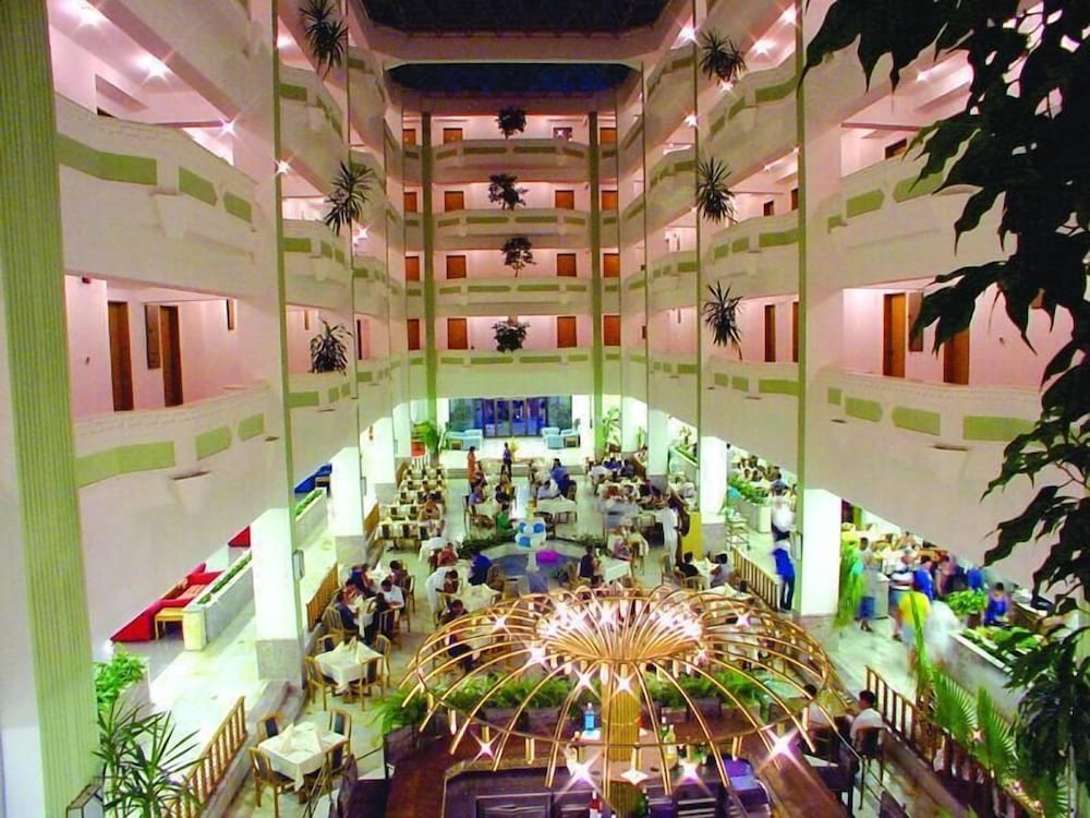 Sunshine Hotel — Restaurant & bars in Alanya