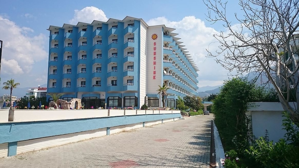 Sunshine Hotel — Hotel building in Alanya