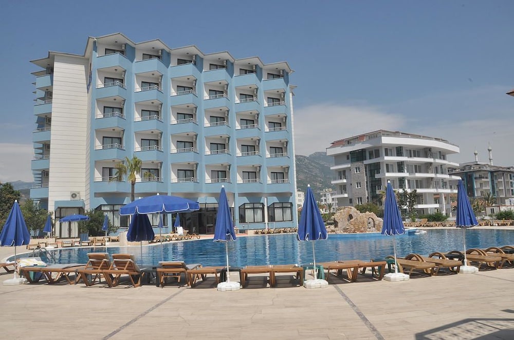 Sunshine Hotel — Hotel building in Alanya