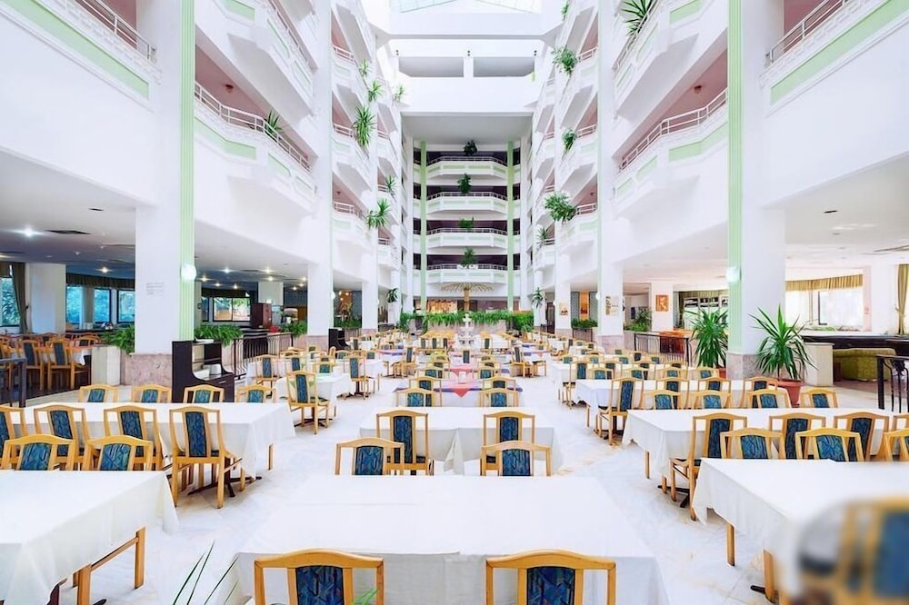 Sunshine Hotel — Restaurant & bars in Alanya