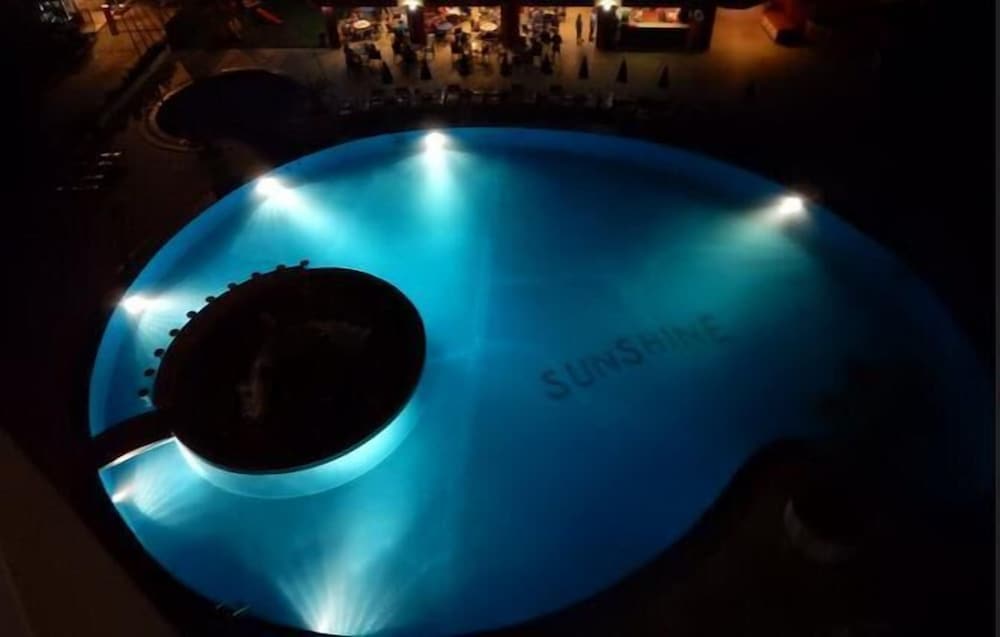 Sunshine Hotel — Swimming pool in Alanya
