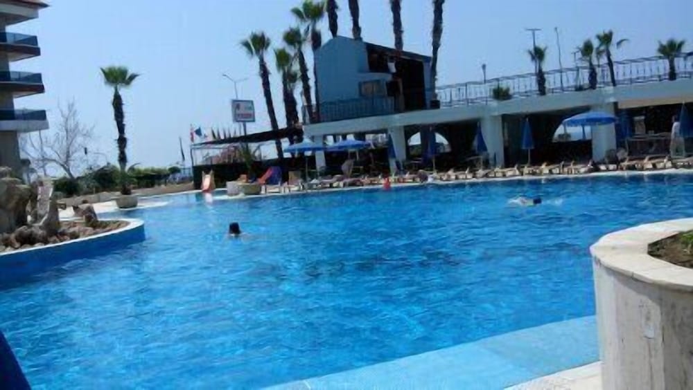 Sunshine Hotel — Swimming pool in Alanya