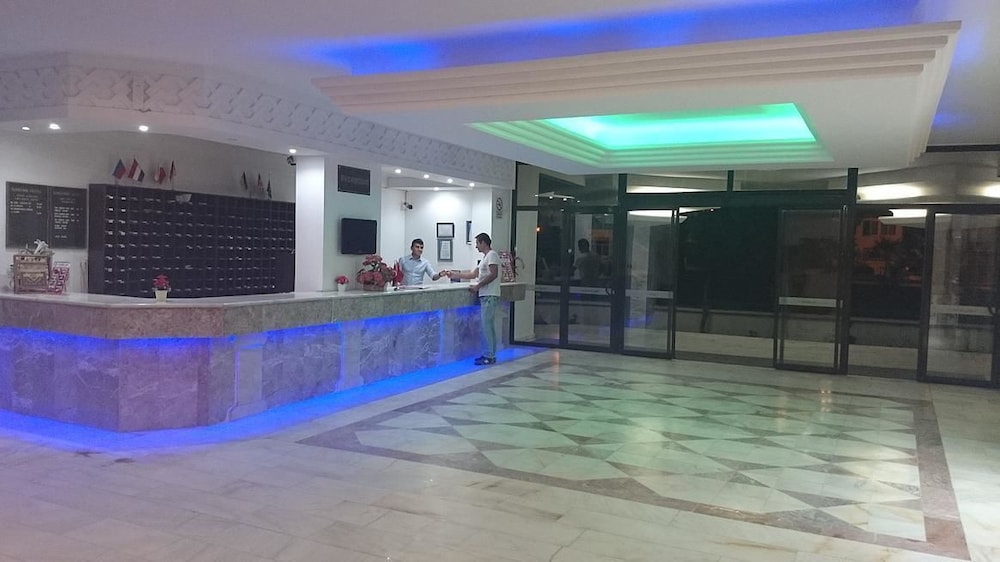 Sunshine Hotel — Hotel building in Alanya