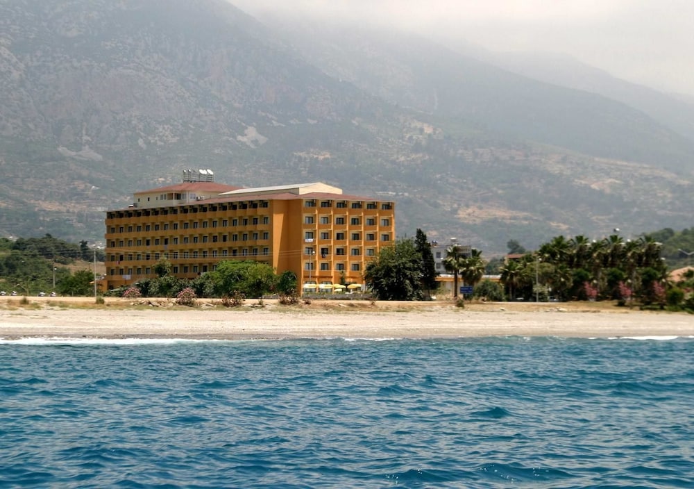 Sunshine Hotel — Hotel building in Alanya