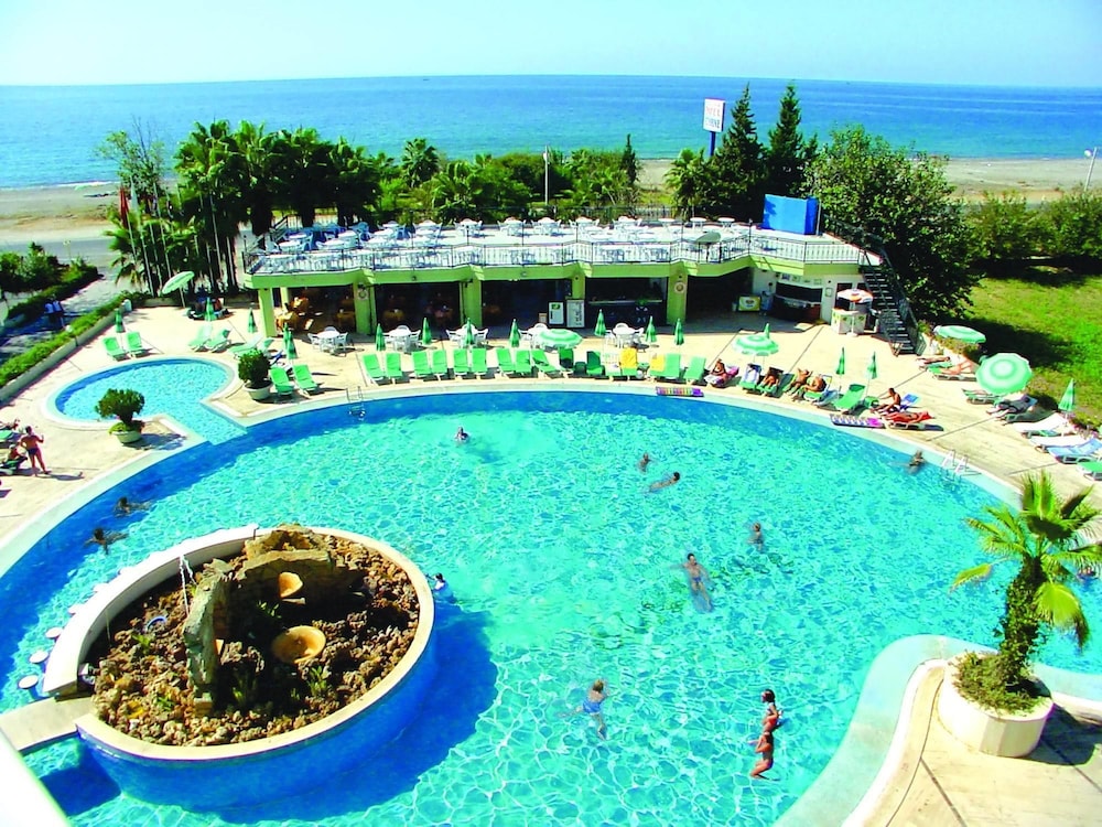 Sunshine Hotel — Swimming pool in Alanya