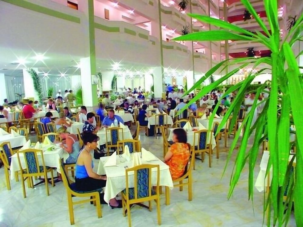 Sunshine Hotel — Restaurant & bars in Alanya