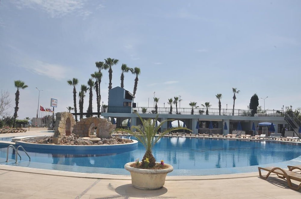 Sunshine Hotel — Swimming pool in Alanya