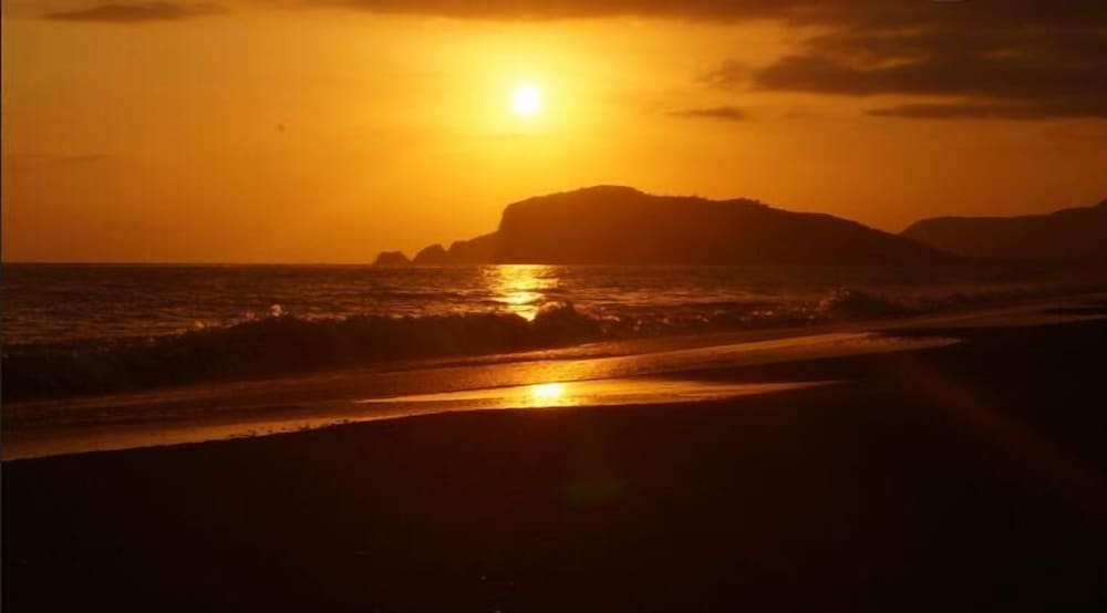 Sunshine Hotel — Beach in Alanya