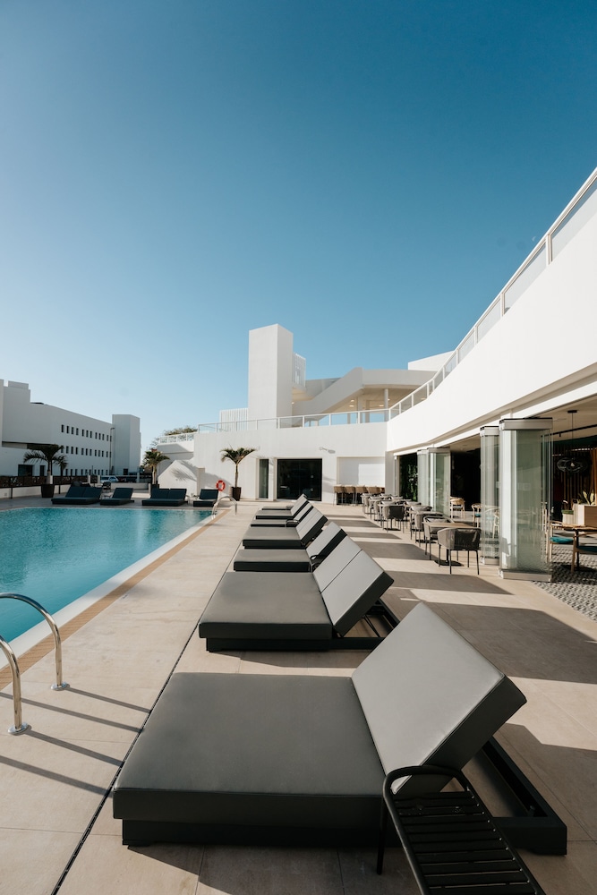 001 HIGOS BEACH BOUTIQUE Singular Hotel Residence — Swimming pool in Costa Calma, Canary Islands
