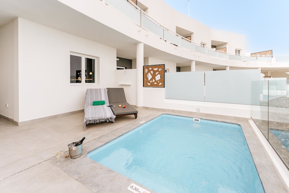 001 HIGOS BEACH BOUTIQUE Singular Hotel Residence — Swimming pool in Costa Calma, Canary Islands