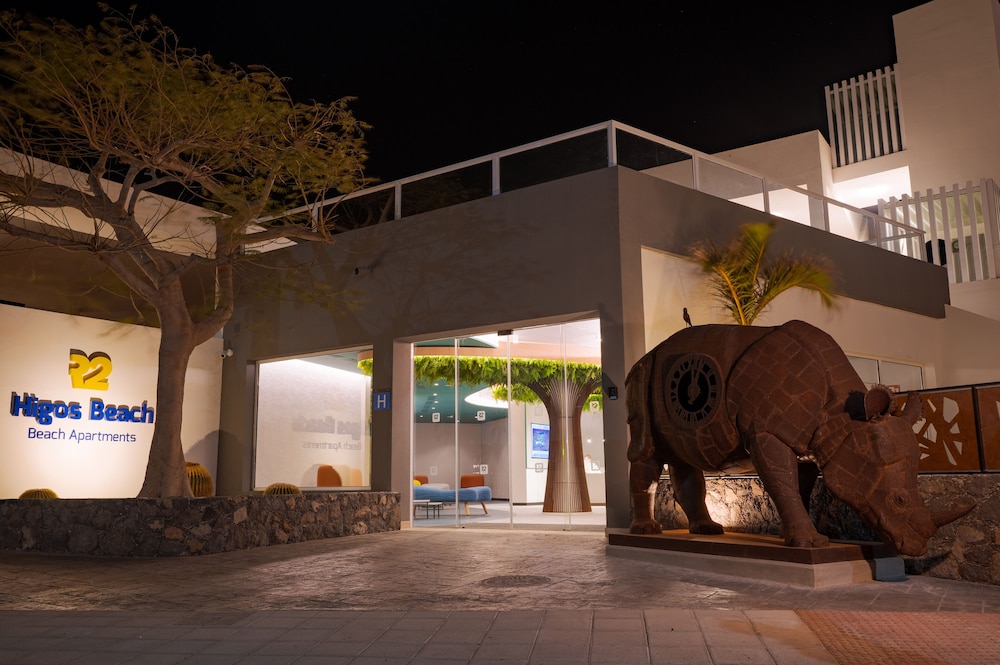 001 HIGOS BEACH BOUTIQUE Singular Hotel Residence — Hotel building in Costa Calma, Canary Islands