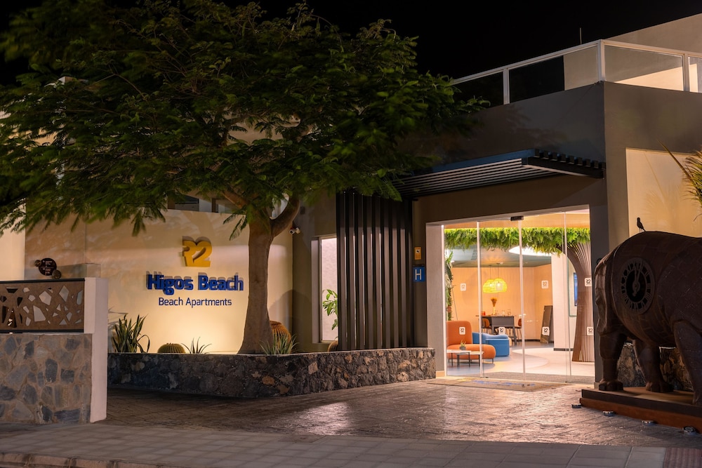 001 HIGOS BEACH BOUTIQUE Singular Hotel Residence — Hotel building in Costa Calma, Canary Islands