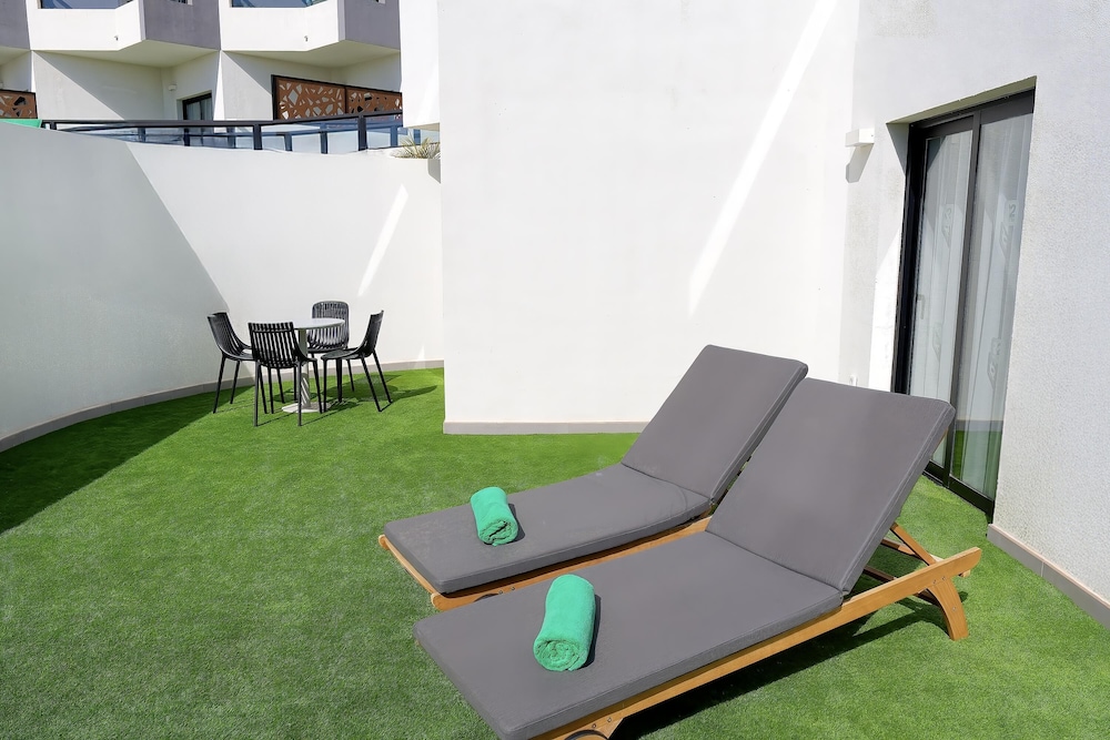 001 HIGOS BEACH BOUTIQUE Singular Hotel Residence — Hotel building in Costa Calma, Canary Islands