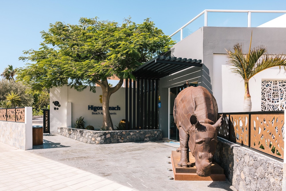 001 HIGOS BEACH BOUTIQUE Singular Hotel Residence — Hotel building in Costa Calma, Canary Islands