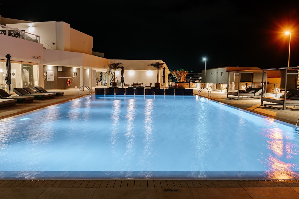 001 HIGOS BEACH BOUTIQUE Singular Hotel Residence — Swimming pool in Costa Calma, Canary Islands