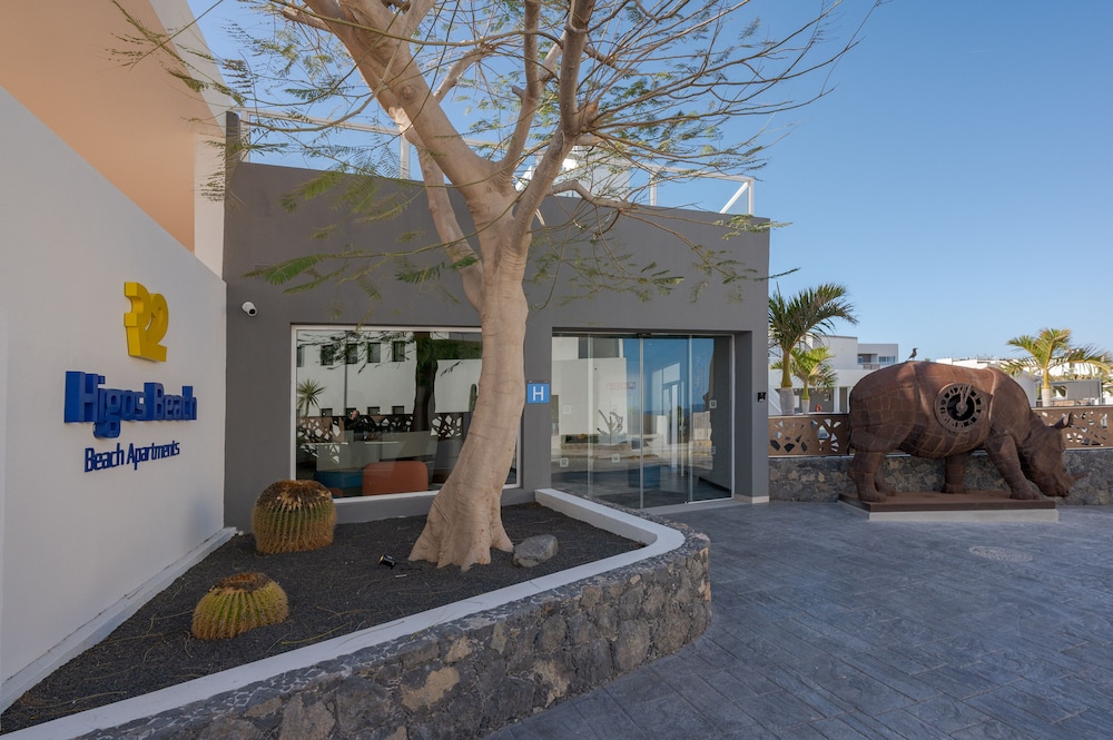 001 HIGOS BEACH BOUTIQUE Singular Hotel Residence — Hotel building in Costa Calma, Canary Islands