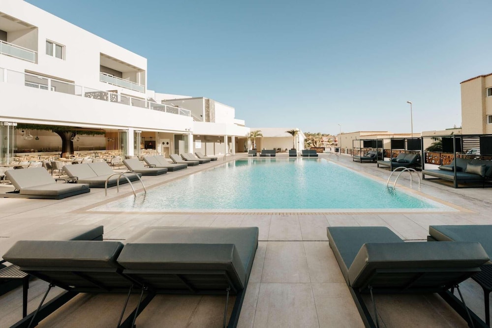 001 HIGOS BEACH BOUTIQUE Singular Hotel Residence — Swimming pool in Costa Calma, Canary Islands