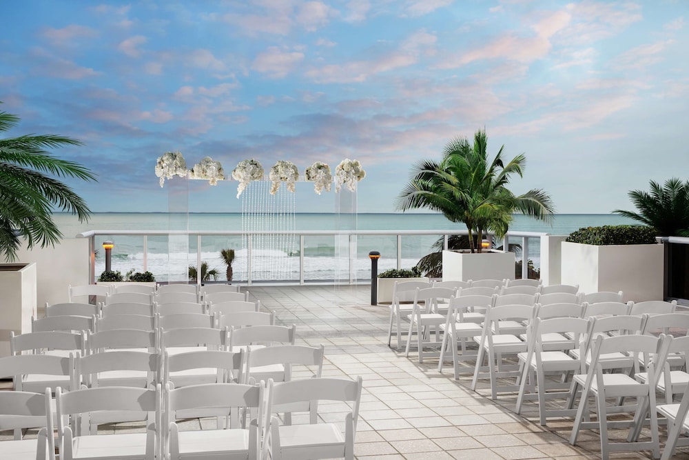 Hilton Cabana Miami Beach Resort — Hotel building in Miami, Florida