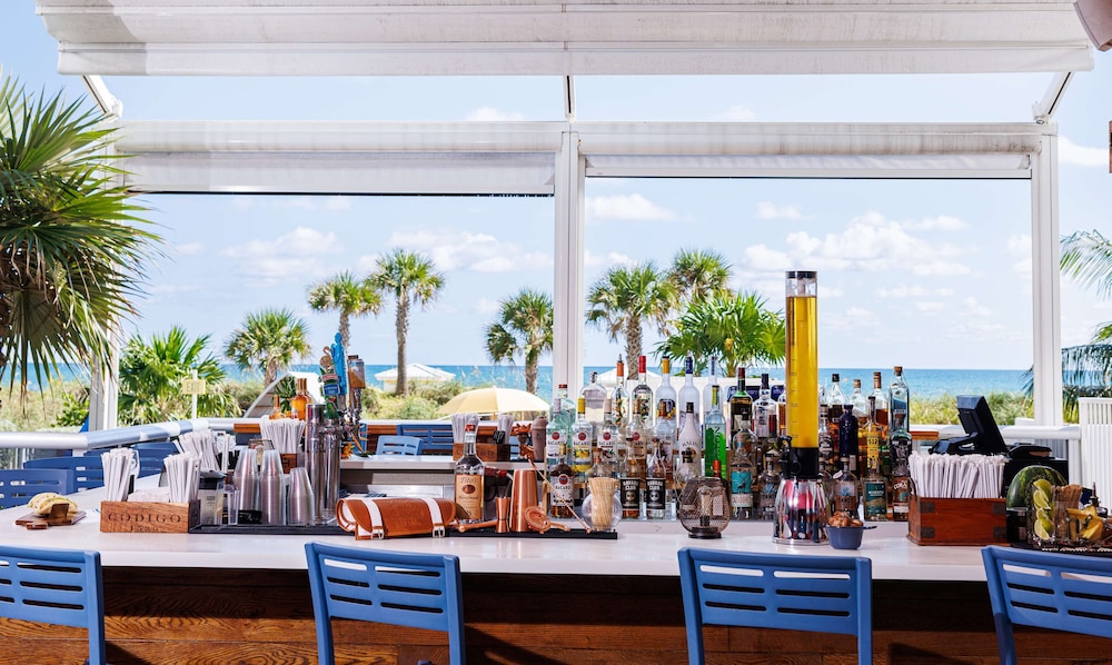 Hilton Cabana Miami Beach Resort — Restaurant & bars in Miami, Florida
