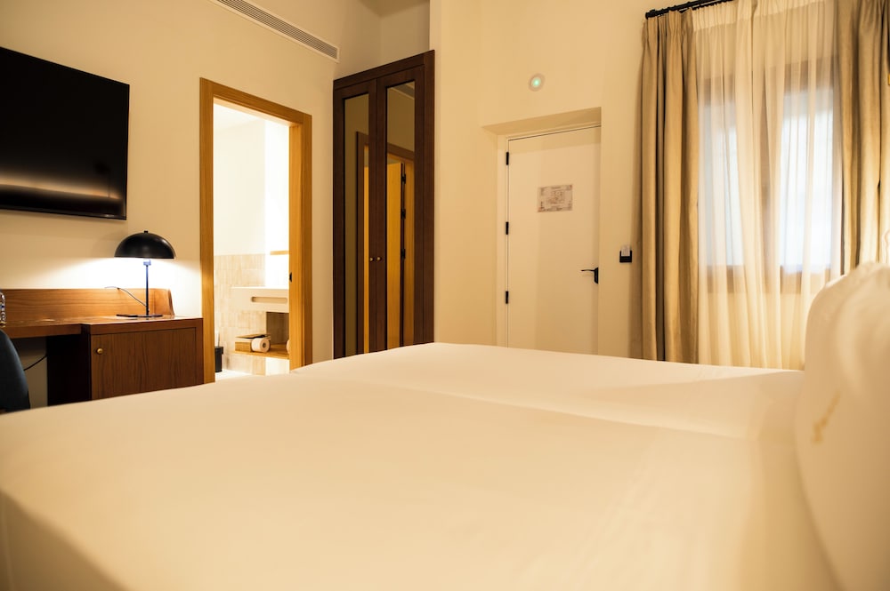 Hotel Legado Magdalena — Hotel rooms in Seville, Andalusia