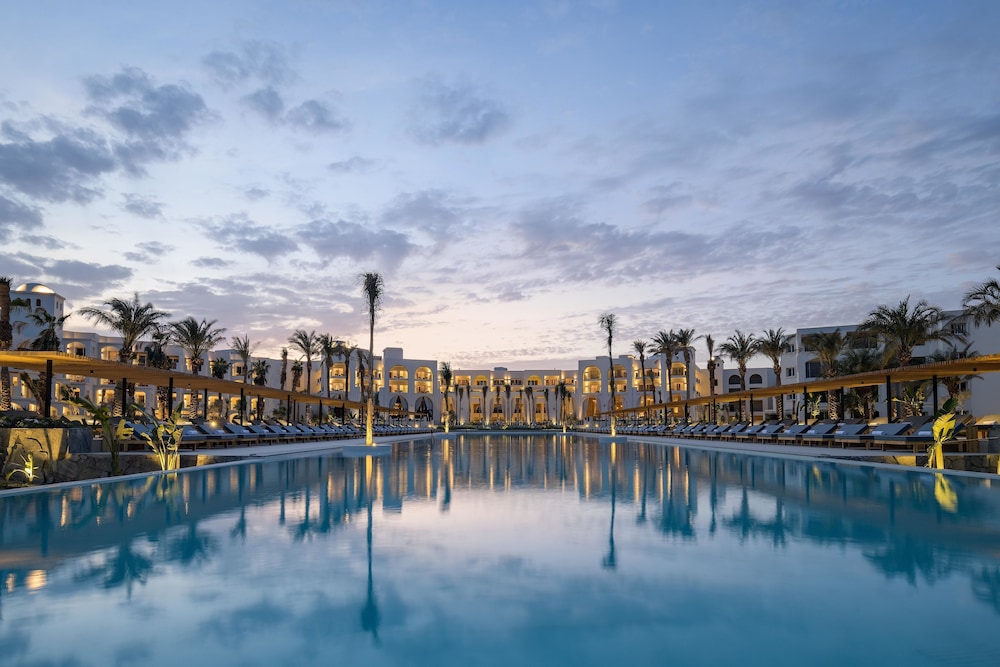 Serry Beach Resort — Swimming pool in Hurghada, Red Sea